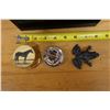Image 13 : John Hardy Wreath Pin, Metal Container w/ Horse Image, Frog Figurine Signed by Artist & 4-Section Be