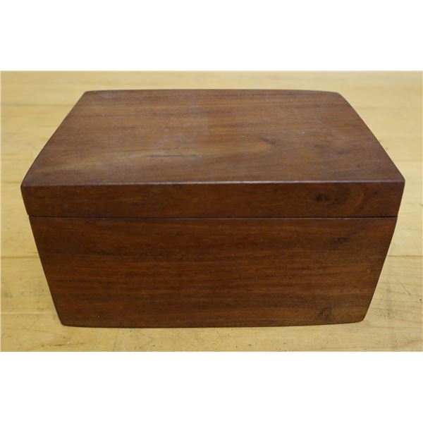 Wooden Box w/ Lid & 3 Internal Compartments w/ 4 Marbles 6" x 4" x 3.5"H