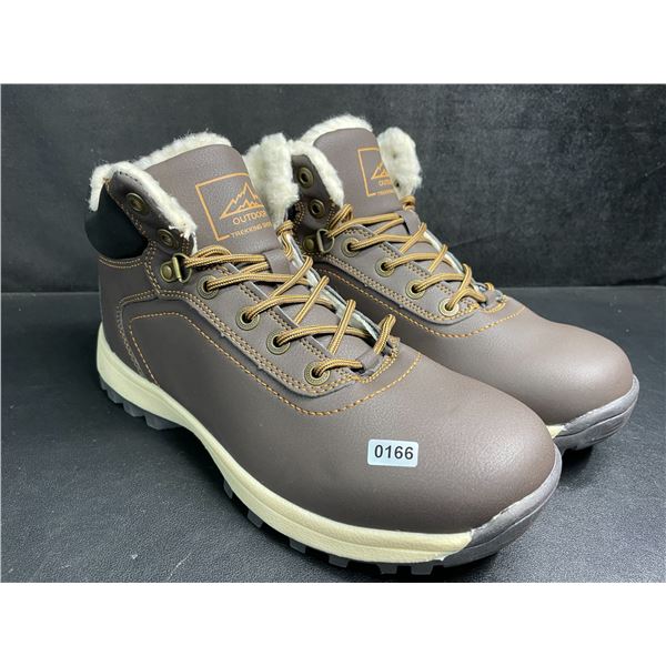 1 Pair of Outdoor Trekking Fur-Lined Winter Boots (Size 42 EUR - Men's 9/Women's 11) - New