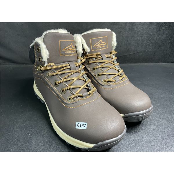 1 Pair of Outdoor Trekking Fur-Lined Winter Boots (Size 42 EUR - Men's 9/Women's 11) - New