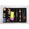 Image 1 : TRAY W/7 RINGS AND 5 BRACELETS SET WITH 2EARINGS