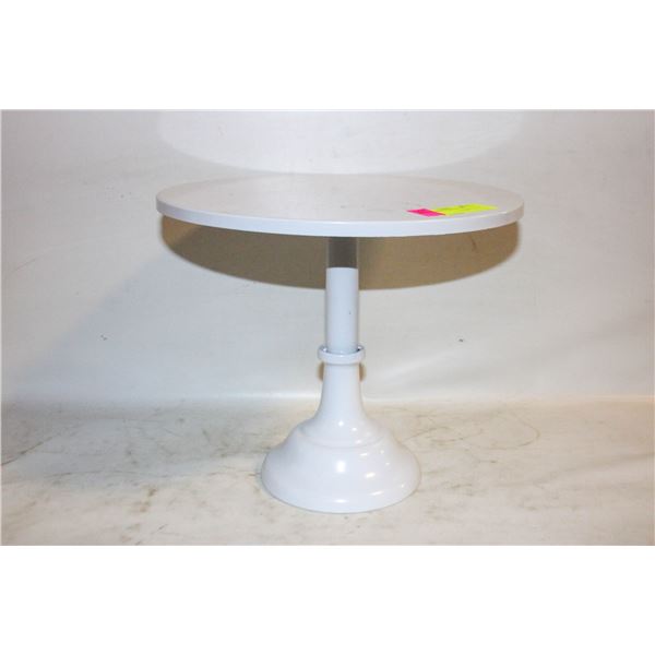 WHITE METAL CAKE STAND