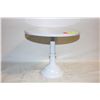 Image 1 : WHITE METAL CAKE STAND