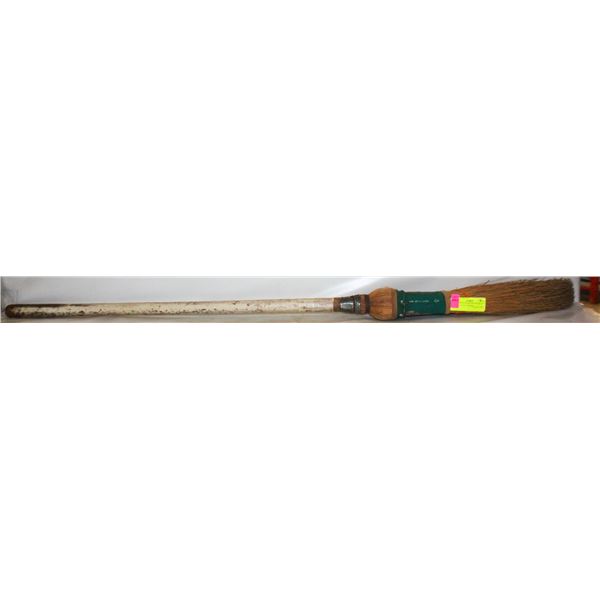 VINTAGE CURLING BROOM KILTY KILTY ATLAS 8 ENDER