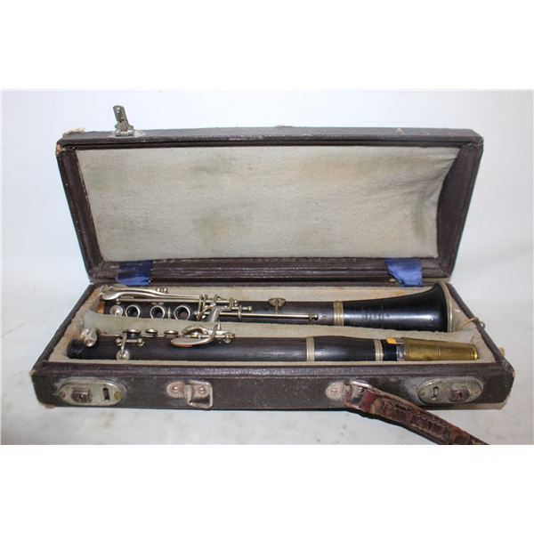 ANTIQUE KOHLERT CLARINET WITH CASE