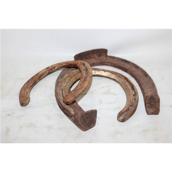 LUCKY HORSESHOES SET OF 3