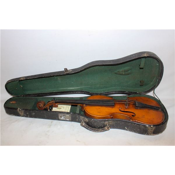 ANTIQUE VIOLIN WITH CASE