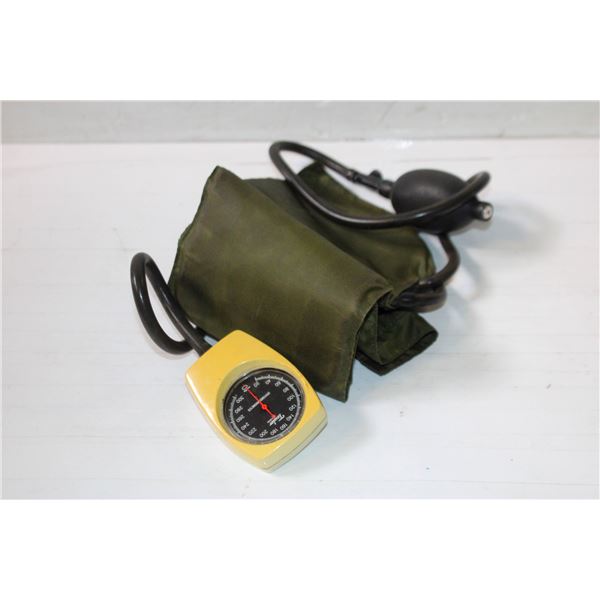 VINTAGE TAYLOR MANUAL BLOOD PRESSURE