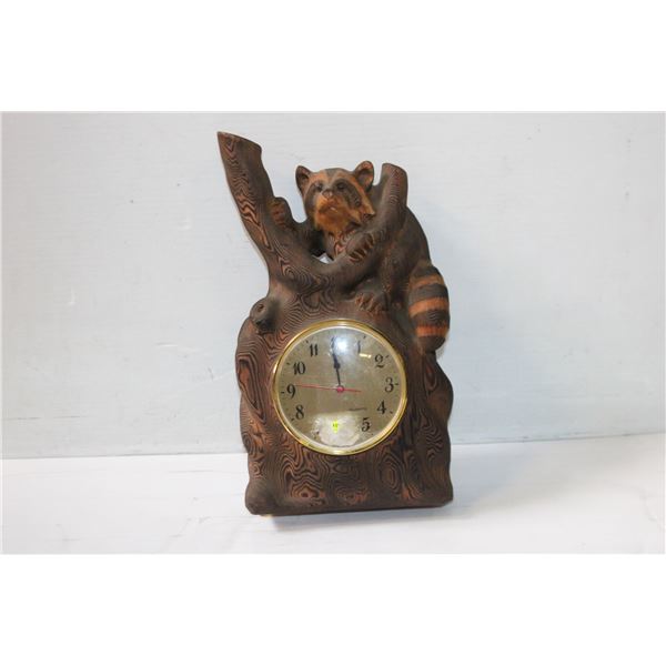 RACOON CLOCK