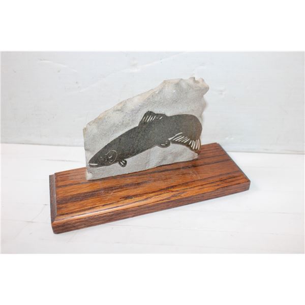 DECORATIVE DISH FOSSIL ON STAND