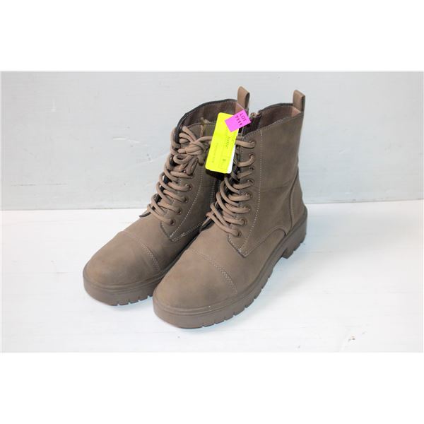 SIZE 7 BOOTS