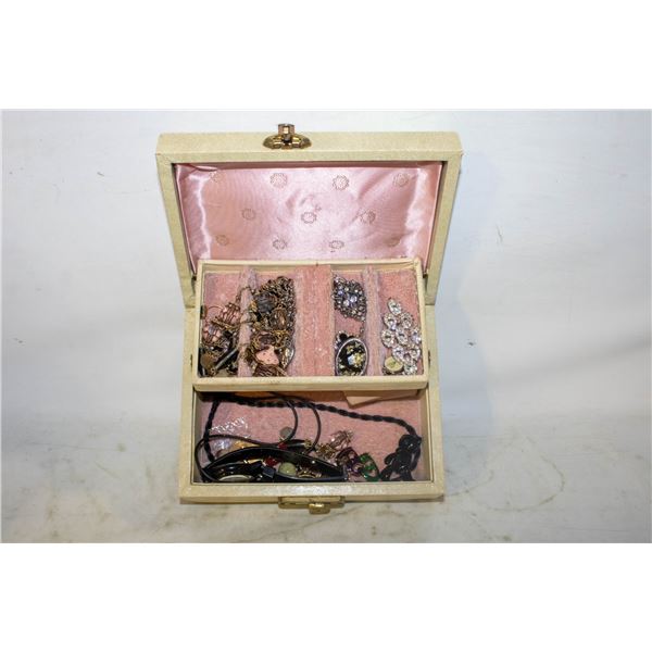 ESTATE VINTAGE JEWELRY BOX WITH JEWELRY-ESTATE