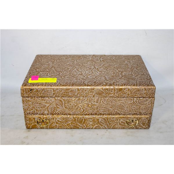 ESTATE VINTAGE LARGE JEWELRY BOX WITH JEWELRY