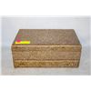Image 1 : ESTATE VINTAGE LARGE JEWELRY BOX WITH JEWELRY