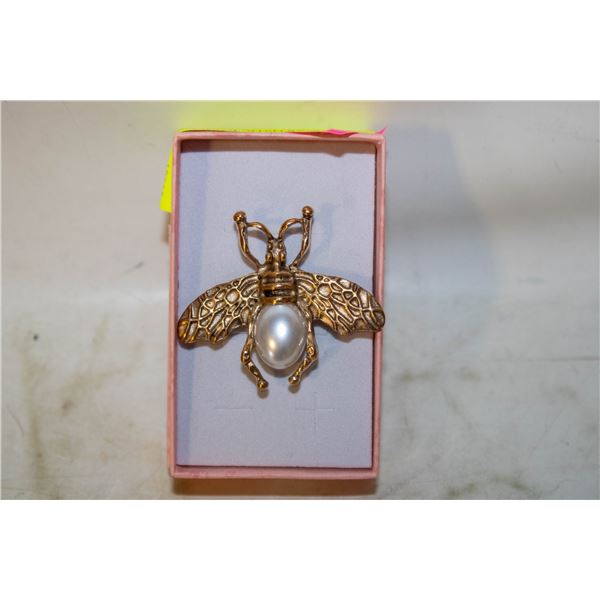 NEW ARTISTIC ETCHED BEE BROOCH GOLD TONE