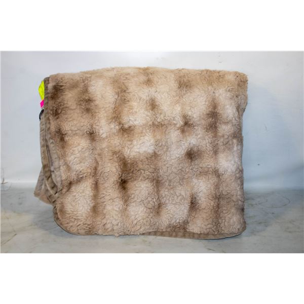 WATERPROOF FAUX FUR PET THROW BLANKET