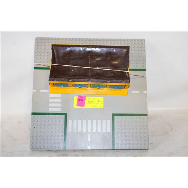 FOUR PIECE LEGO ROAD + TOY CAR GARAGE