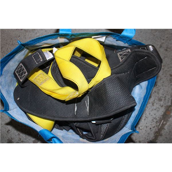 4 NORTH RITE ON PADDED FALL ARREST HARNESSES