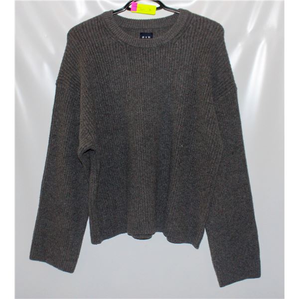 LADIES GAP CREW NECK GREY SMALL