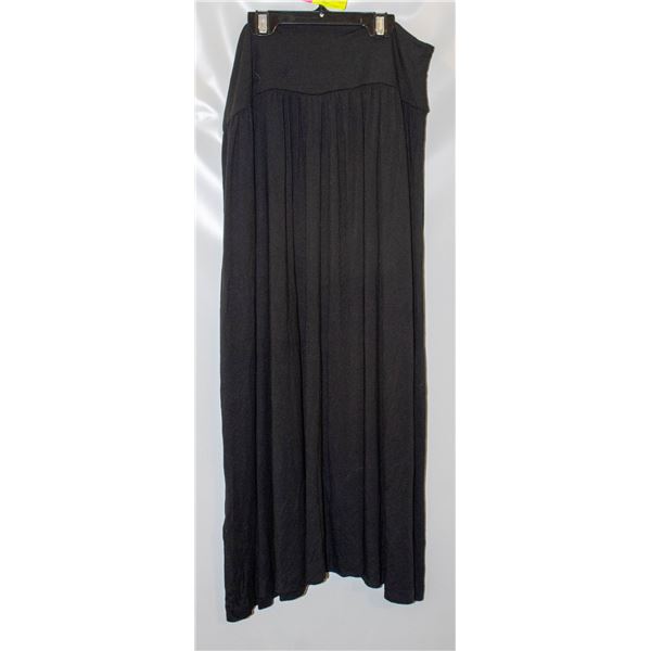 AMAZON ESSENTIALS SIZE LARGE BLACK SKIRT (NEEDS-