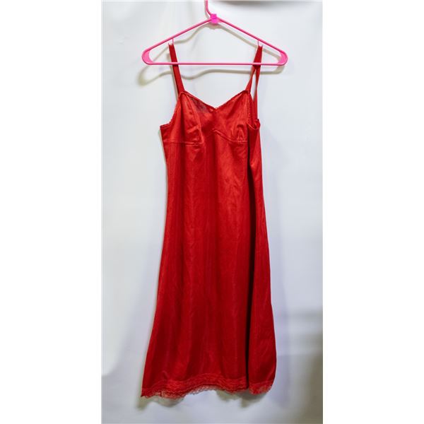 RED LACE LINED DRESS SLIP SIZE UNKNOWN