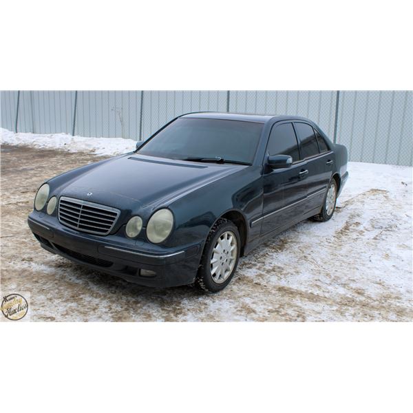 2000 MERCEDES E-320 SEDAN