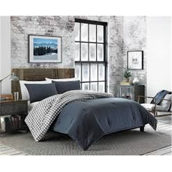 NEW EDDIE BAUER COMFORTER SET KING SIZE