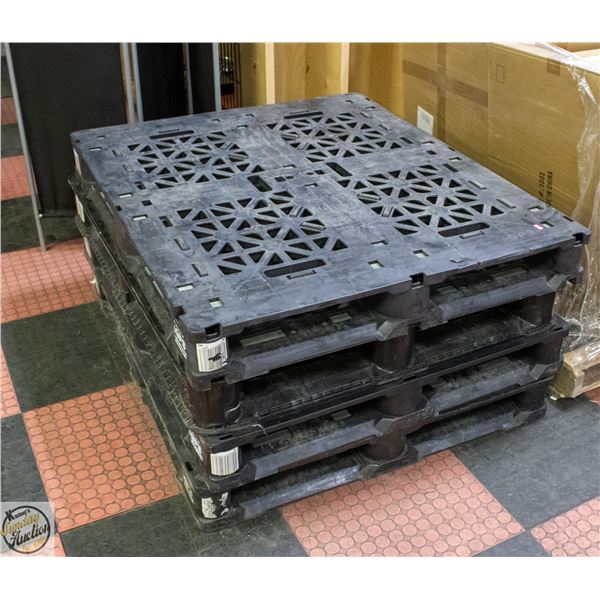 STACK OF 4 PLASTIC PALLETS