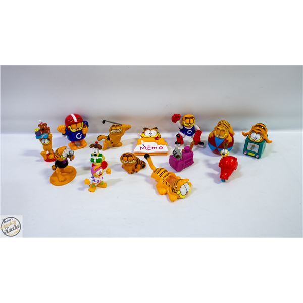 BIN OF VINTAGE GARFIELD COLLECTABLES