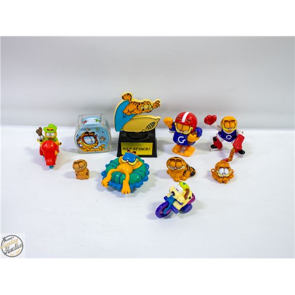 BIN OF VINTAGE GARFIELD COLLECTABLES