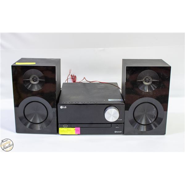 LG MICRO HI-FI SYSTEM CF-2460 WITH SPEAKERS