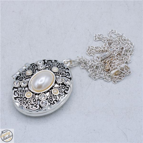 AVON 2020 CRYSTAL/PEARL STYLE LOCKET PENDANT