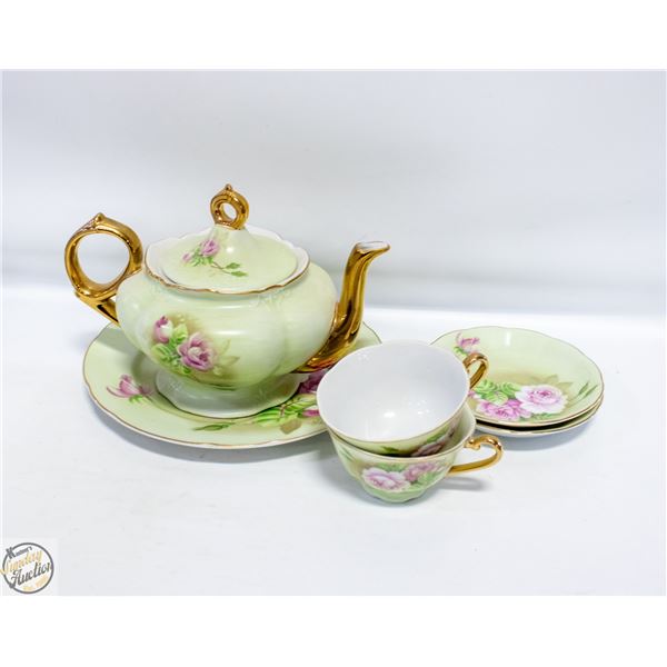 VINTAGE LEFTON GREEN HERTIAGE PINK ROSE TEAPOT