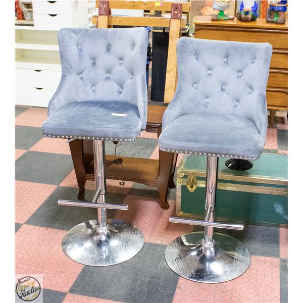 SET OF 2 ADJUSTABLE SWIVEL BAR STOOLS