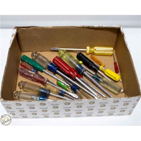 LOT OF VARIOUS SCREW DRIVERS