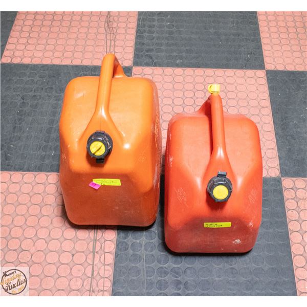 2 JERRY CANS 20 & 25 LITER (BOTH PREVIOUSLY USED)