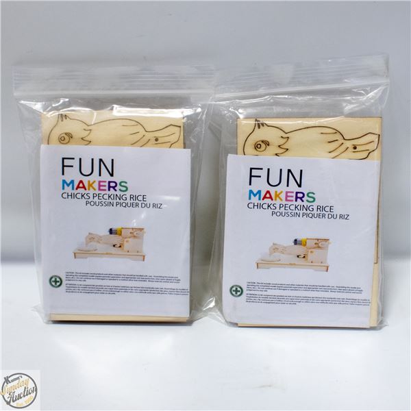 2 X CHICKEN PECKING AT RICE WITH MOTOR AND REMOTE,