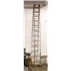 Image 1 : TALL SINGLE EXTENTION LADDER