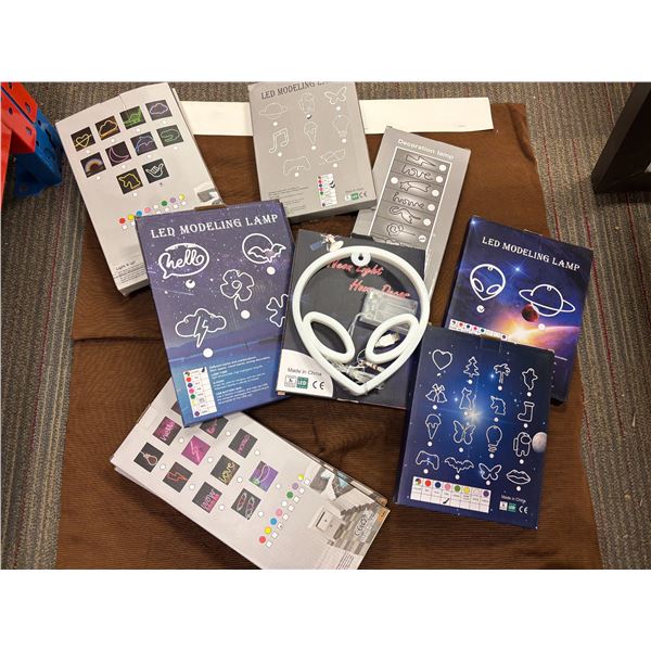 LOT DE 10 LAMPES LED DÉCORATIF MOTIFS ASSORTIS