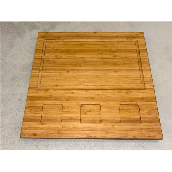 PLANCHE À FROMAGE EN BOIS 13"x13"