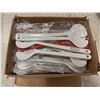 Image 1 : LOT DE +/-45pcs USTENSILES DE SERVICE EN PLASTIQUE MYLES