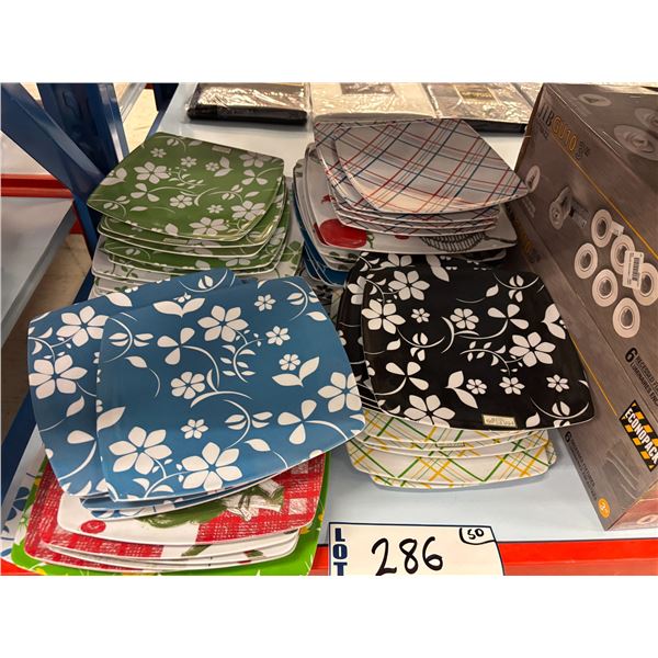 LOT DE 50pcs D'ASSIETTES EN PLASTIQUE