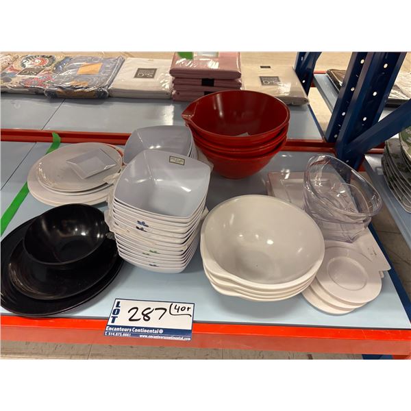 LOT DE 40+pcs D'ITEMS EN PLASTIQUE ASST