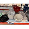 Image 1 : LOT DE 40+pcs D'ITEMS EN PLASTIQUE ASST