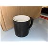 Image 1 : LOT DE 28 TASSES NOIR/BLANC