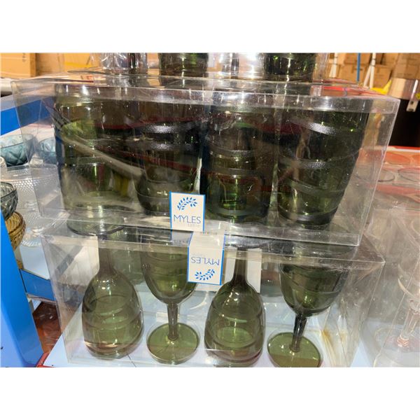 LOT DE 32pcs DE COUPES ET VERRES EN PLASTIQUE VERT