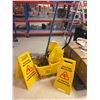 Image 1 : ENS DE MOPPE, SEAU AVEC ESSOREUR ET DE AFFICHES " WET FLOOR"