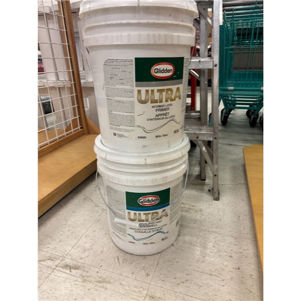 LOT DE PEINTURE ET PRIMER GLIDDEN (DEMI-PLEIN)