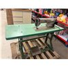 Image 6 : LOT DE 13 MACHINES/ÉQUIPEMENT DE COUDRE ASST