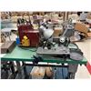 Image 8 : LOT DE 13 MACHINES/ÉQUIPEMENT DE COUDRE ASST